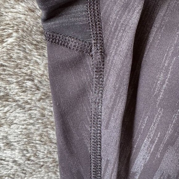 Lululemon Inspire Crop II Sz 4 - Picture 9 of 11